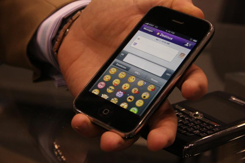Illustration for article titled New WinMo and iPhone Apps Give You Palm Pre-Like Social Media Synergy